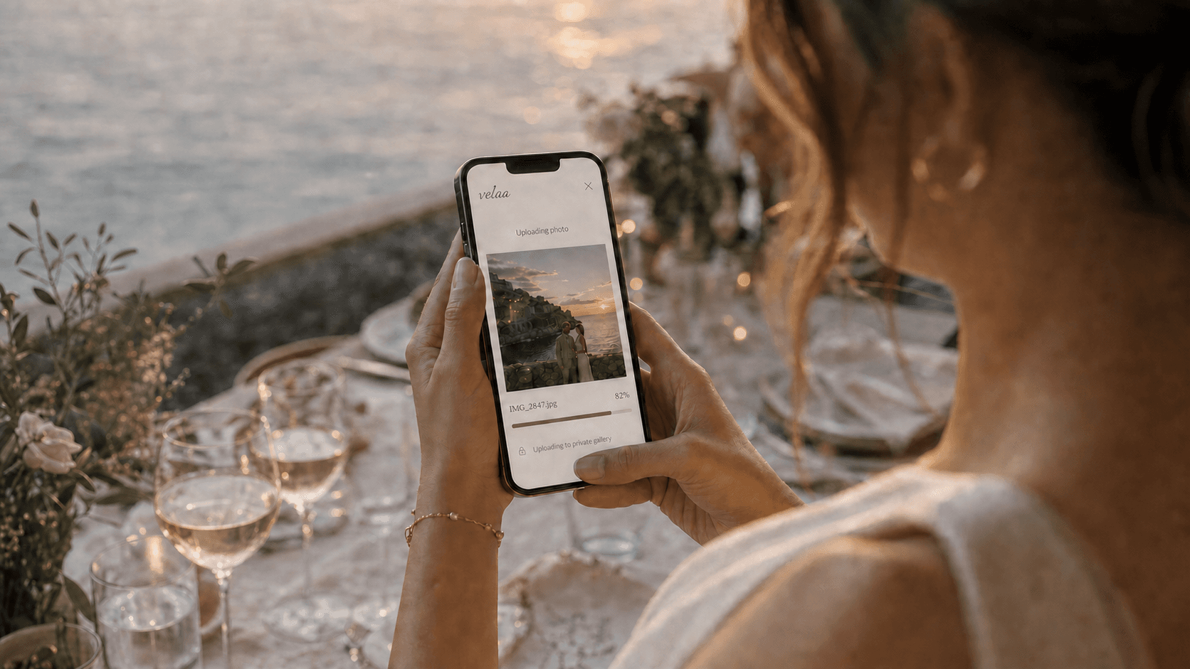 Gošća prenosi fotografiju u Velaa galeriju